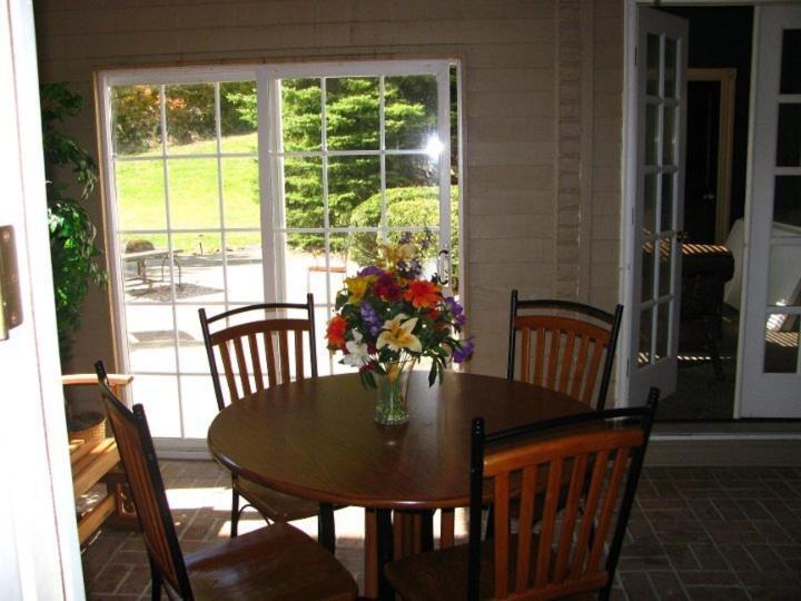 Spruce Hill Inn & Cottages Mansfield Szoba fotó